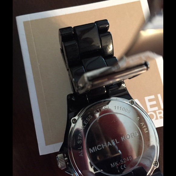 MICHAEL KORS QUARTS BLACK WATCH WITH SILVER DIAL - Picture 3 of 4