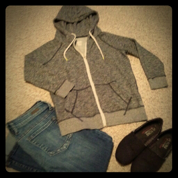 3/4 sleeve zip up hoodie