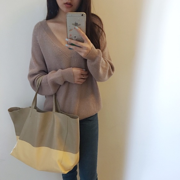 V neck slouchy sweater - Picture 2 of 4