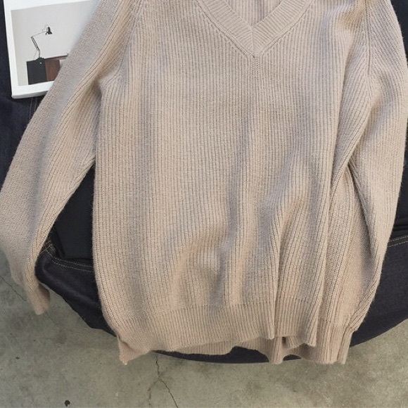 V neck slouchy sweater - Picture 4 of 4