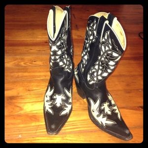 Super cool boots by Sancho 🦋❤