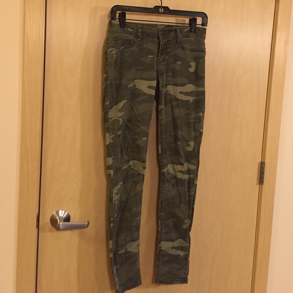Size three rewash camouflage skinny jeans