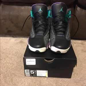 Girls Air Jordan 13 (GS) size 5.5 (7 in women)