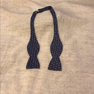 Vineyard Vines Triathalon bow tie.
