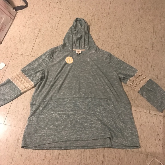 Plus Sized Laced Green Hooded Tunic