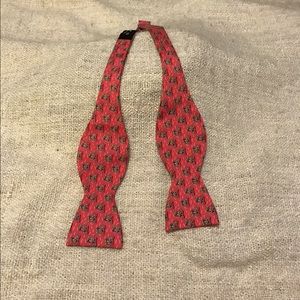 Vineyard Vines cyclist bow tie.
