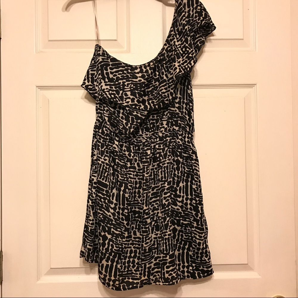 Black and white print mini dress
