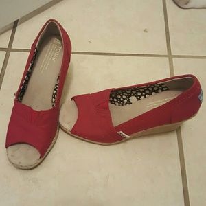 Toms peeptoe red wedge