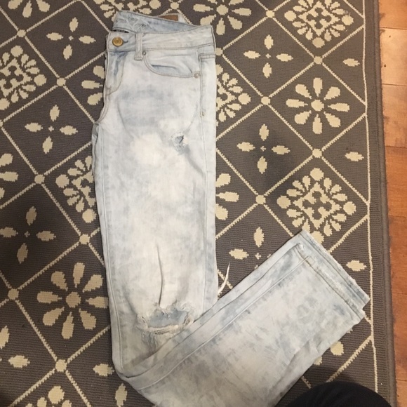 American Eagle acid wash Jeans with holes