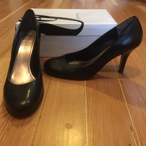 Nine West Black Leather Ambitious Pumps