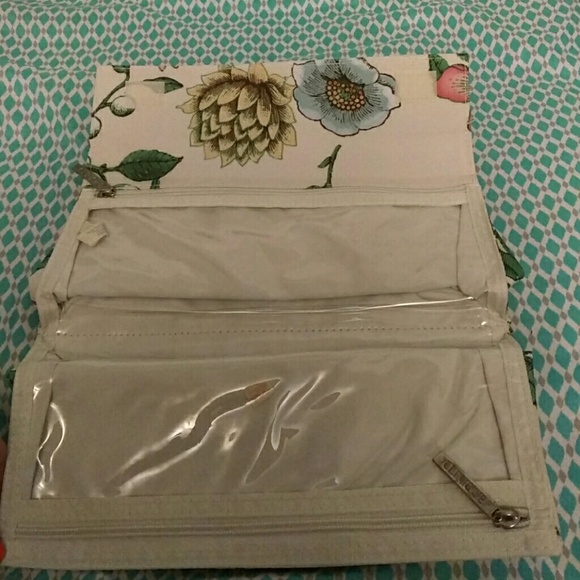 Makeup pouch - Picture 2 of 2