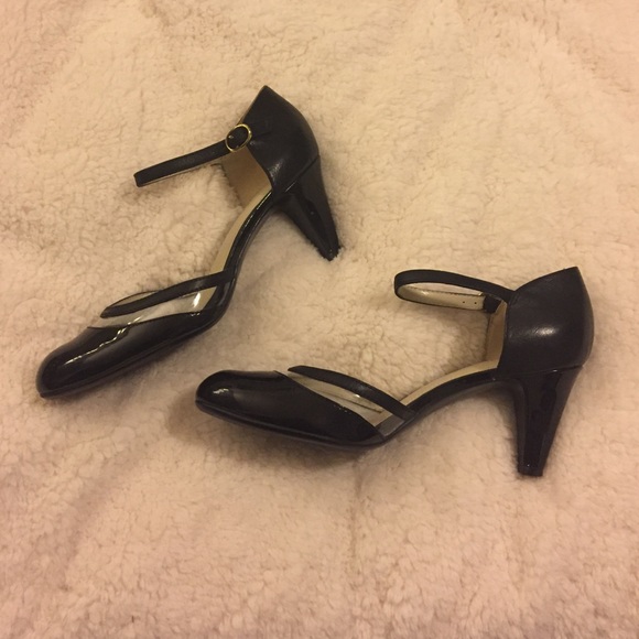 Naturalizer Heels- Black