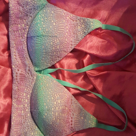 Body by Victoria lightly padded plunge bra