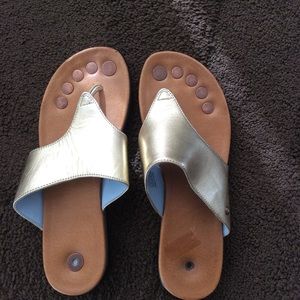 Juil Cosi gold leather sandals