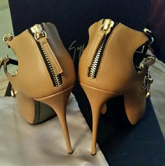 Giuseppe Zanotti "Coline" Leather Sandal - Picture 2 of 3