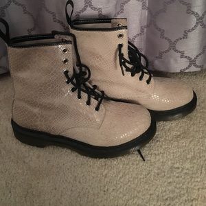 White snake skin docs