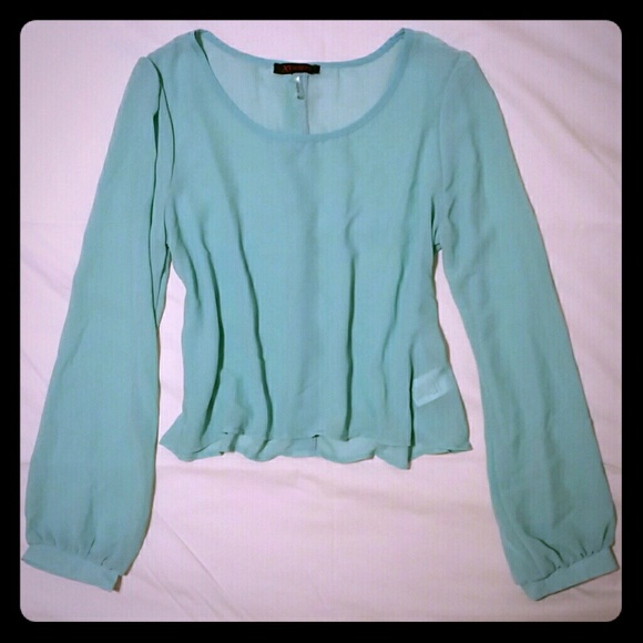 NWOT cropped mint green blouse, silver buttons, S