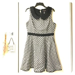 Cute vintage rock a billy type dress with handguns