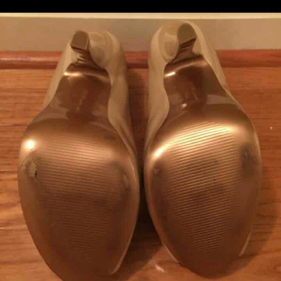 BCBGeneration Nude Heels. - Picture 4 of 4