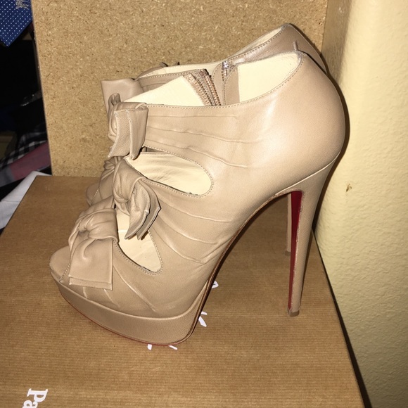 Christian Louboutin sz 39 - Picture 2 of 4