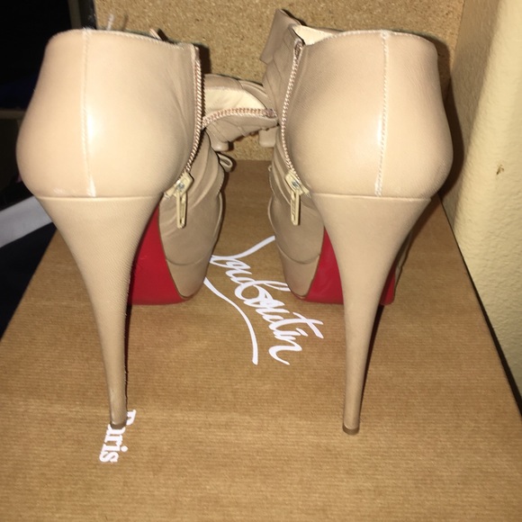 Christian Louboutin sz 39 - Picture 4 of 4