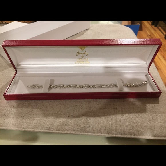 White Gold bracelet. Never worn, still in box