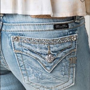 Light Wash Miss Me Skinny Jeans!