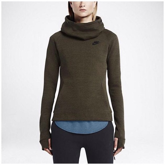 Nike Sweaters - NWT💥Nike Women's Tech Fleece Hoodie