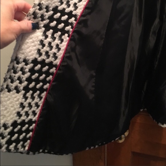 Beautiful express trench coat. - Picture 4 of 4