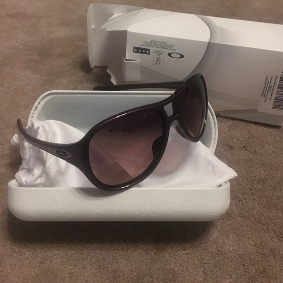 OAKLEY-Dark Plum-Twentysix.2