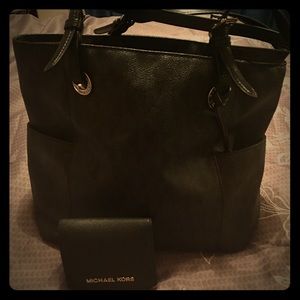 Authentic Michael Kors Medium Tote with wallet