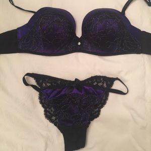NWOT Victoria's Secret Bombshell Strapless 32B/SM