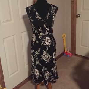 Petite Sophisticate dress size 4