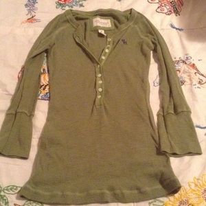 Abercrombie shirt with quarter length sleeves