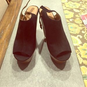 Black platform peep toe sandal