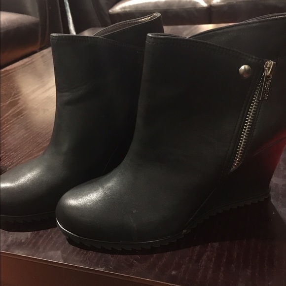 Kenneth Cole Reaction size 8.5 black bootie