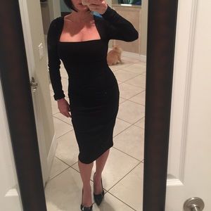 Nicole Miller long sleeve black body on dress