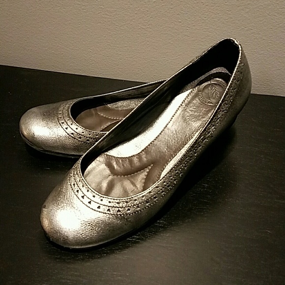 .FIVE 💲FRIDAY!... Nurture brand flats