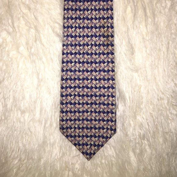 Tom James tie