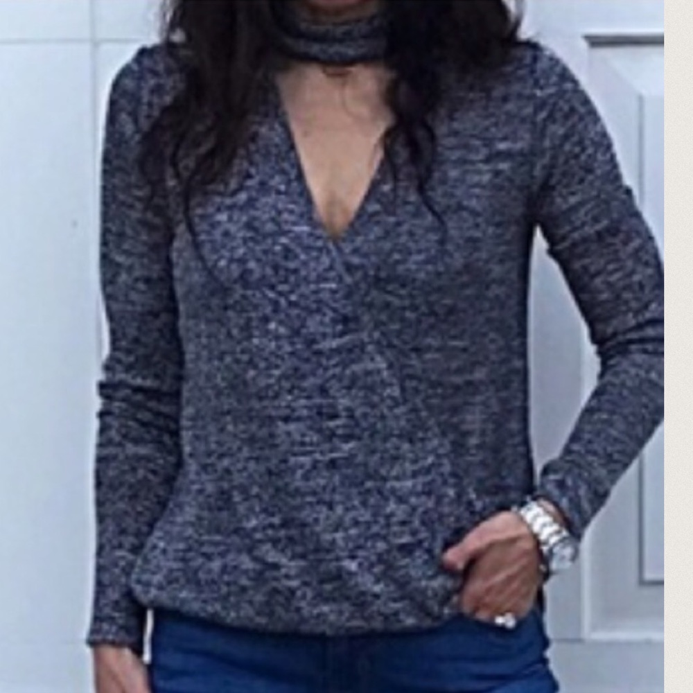 🆕 chic wrap top ONE HOUR SALE - Picture 5 of 5