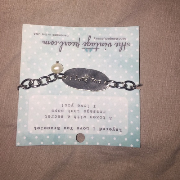 Hand stamped Heart Bracelet - Picture 4 of 4