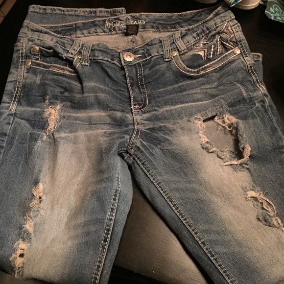 Ariya Jeans - Picture 2 of 3