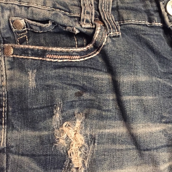 Ariya Jeans - Picture 3 of 3