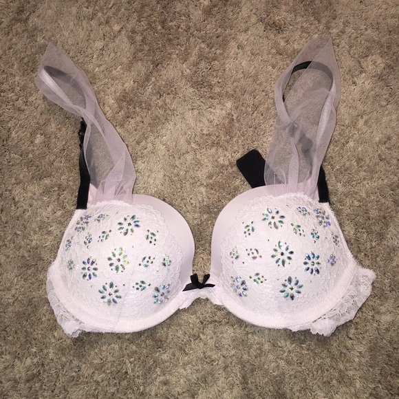 VICTORIA'S SECRET light pink & diamond bra!!