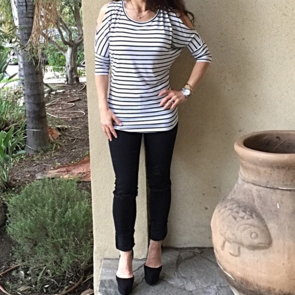 ✨LAST ONE ✨cold shoulder striped top CLEARANCE - Picture 4 of 4