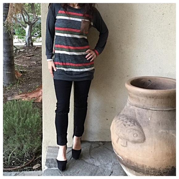 ✨LAST ONE ✨Color block patch elbow top - Picture 2 of 3