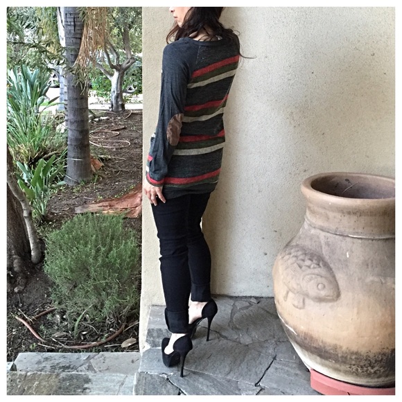 ✨LAST ONE ✨Color block patch elbow top - Picture 3 of 3