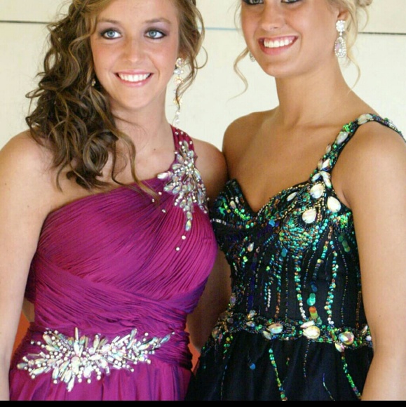 One-shoulder prom dress