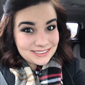 Meet your Posher, Nicole