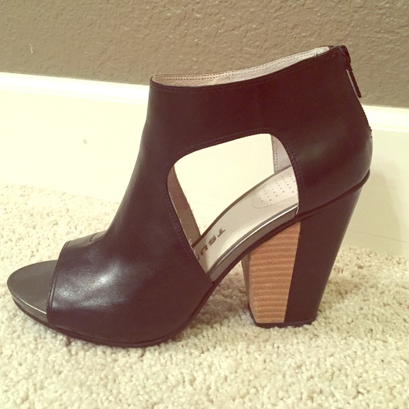Tsubo open toe dressy bootie